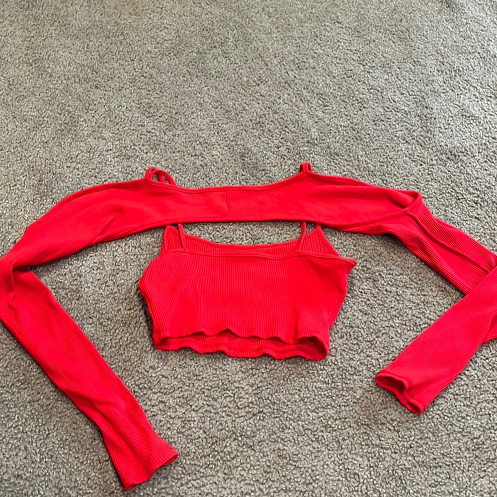 Red crop top - Picture 2 of 4